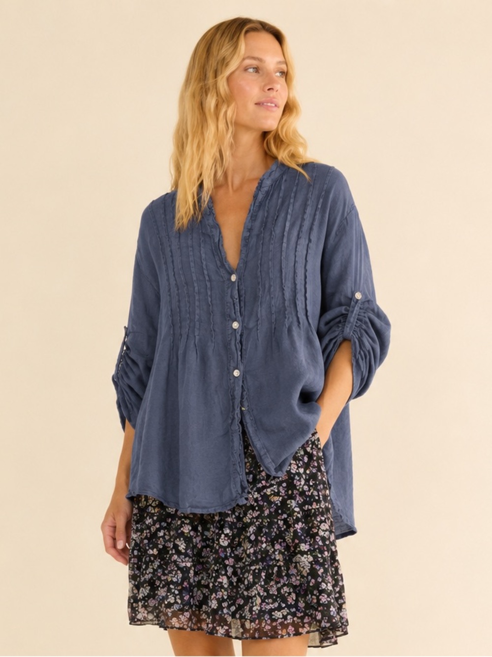 💐 100% Italian Linen Flowy Button up *one button cracked*